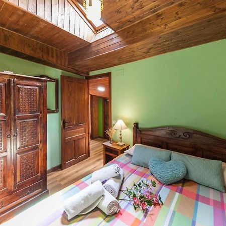 Montegrande entorno mágico rodeado de montañas La Plaza Exterior foto