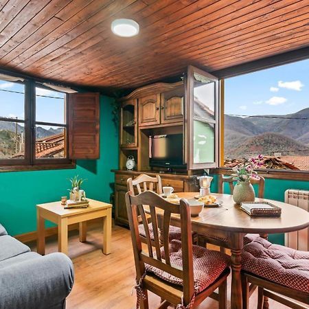 Montegrande entorno mágico rodeado de montañas La Plaza Exterior foto