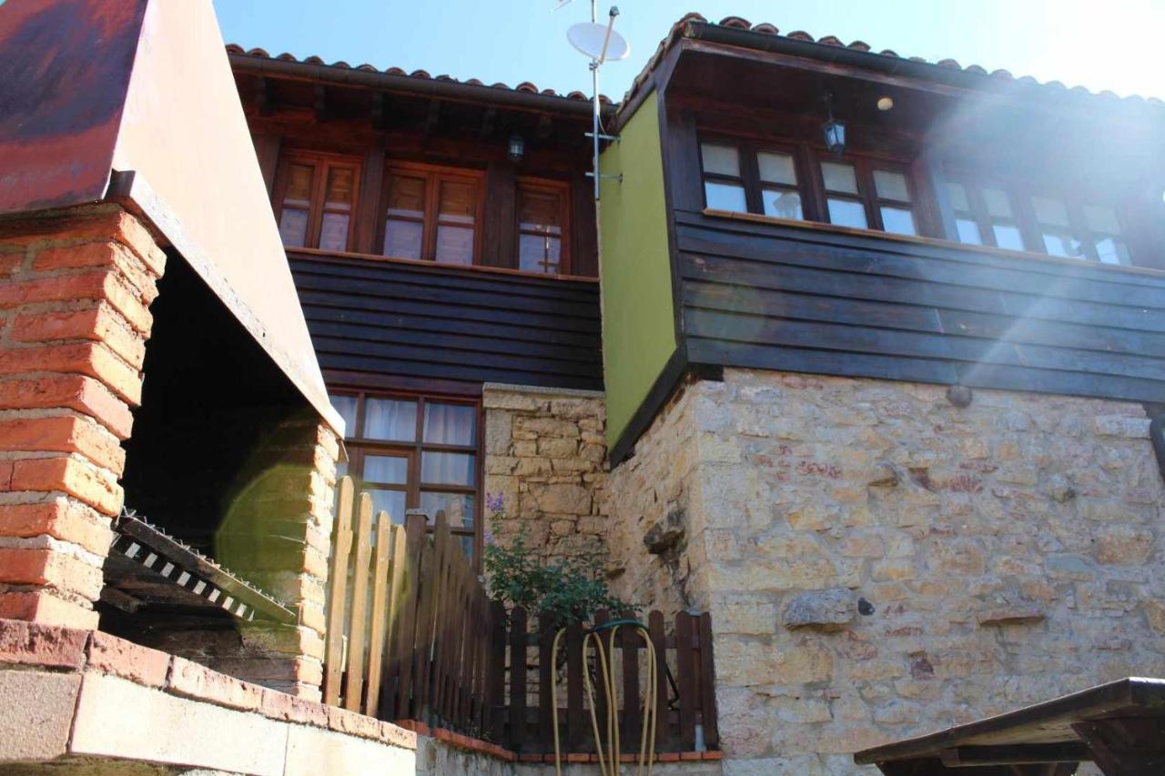 Montegrande entorno mágico rodeado de montañas La Plaza Exterior foto