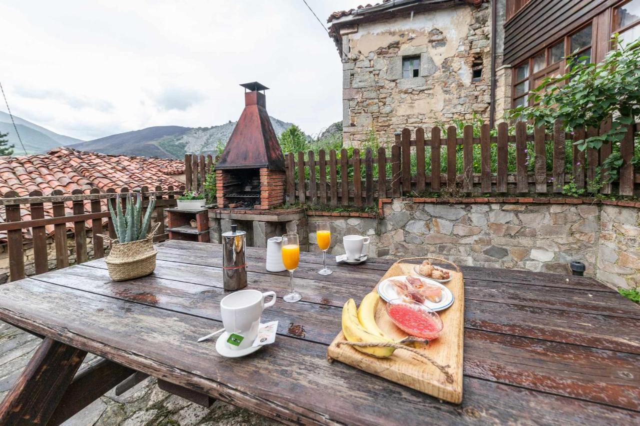 Montegrande entorno mágico rodeado de montañas La Plaza Exterior foto