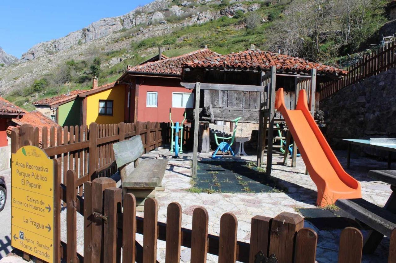 Montegrande entorno mágico rodeado de montañas La Plaza Exterior foto