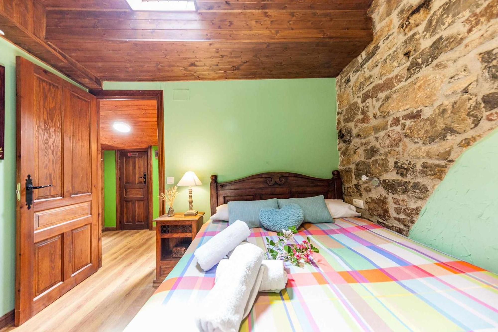 Montegrande entorno mágico rodeado de montañas La Plaza Exterior foto